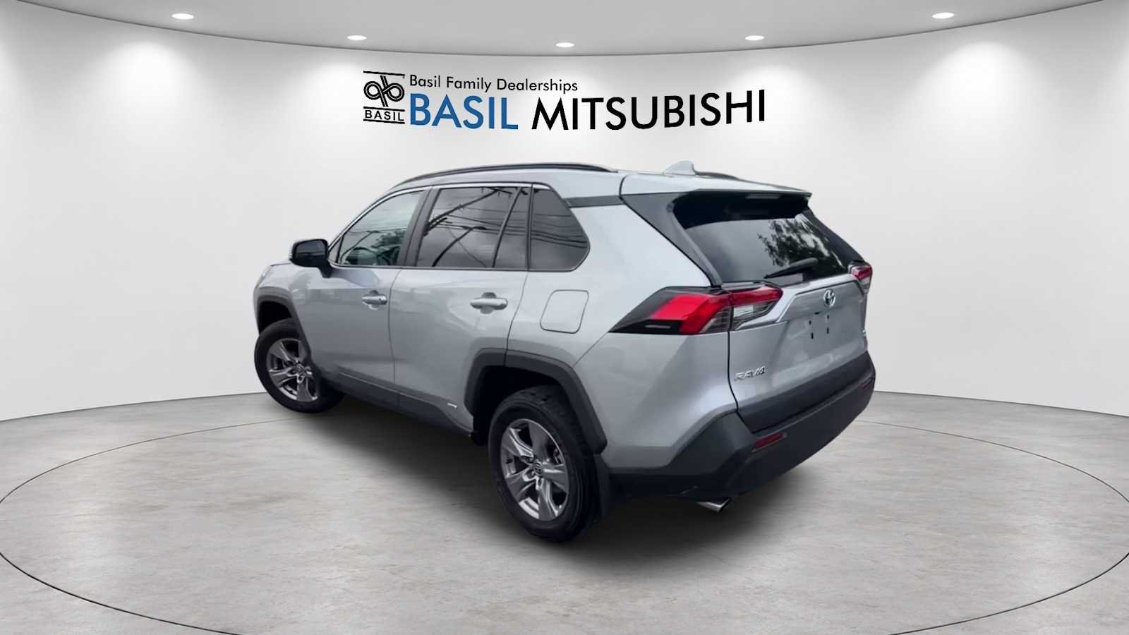 Used 2024 Silver Sky Metallic Toyota Hybrid XLE image 6