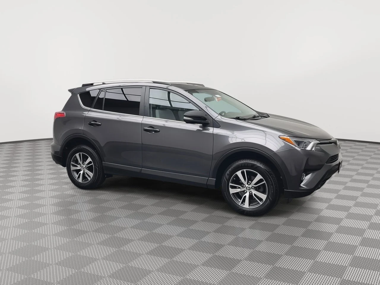 Used 2016 Gray Toyota XLE image 36