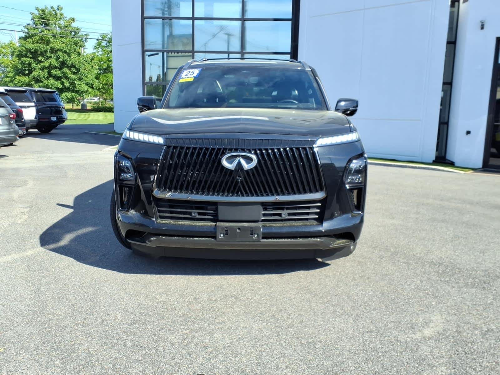 Certified Used 2025 Mineral Black INFINITI AUTOGRAPH image 2