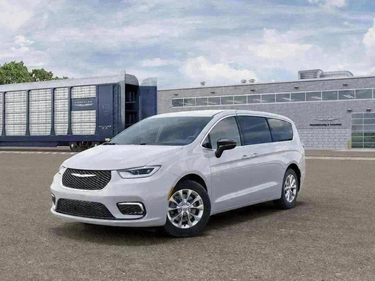 2026 Chrysler Pacifica Select AWD's photo