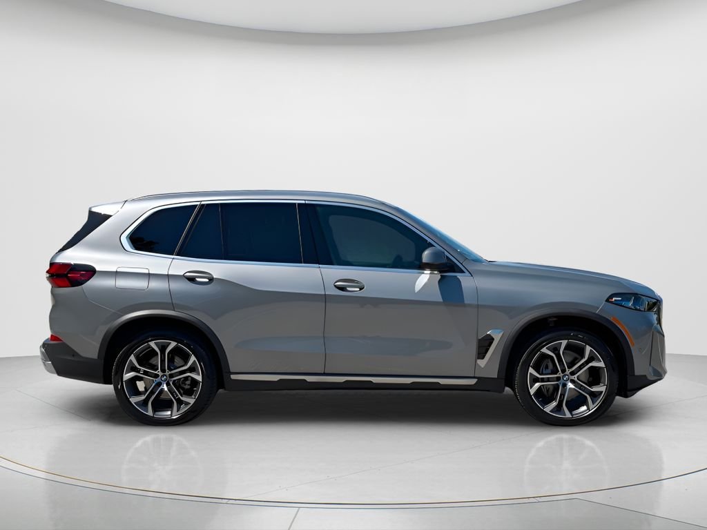 New 2026 Skyscraper Grey Metallic BMW xDrive40i image 4
