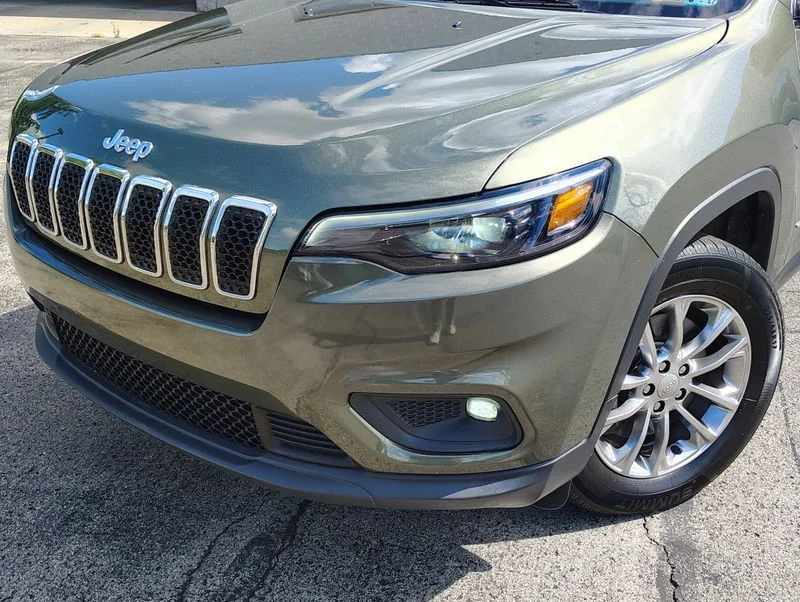 Used 2019 Green Jeep Latitude Plus image 2