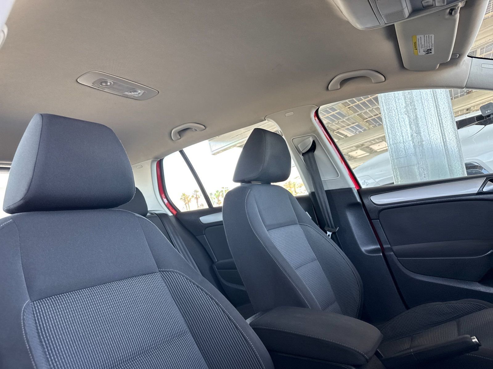 Used 2013  Volkswagen 2.5L image 16