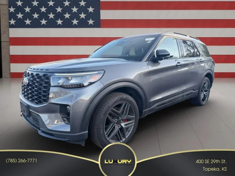 Used 2025 Gray Ford ST-Line Sport Utility 4D image 1