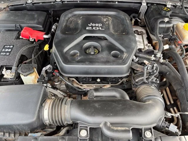 Used 2018 Silver Jeep Sahara 4x4 image 28