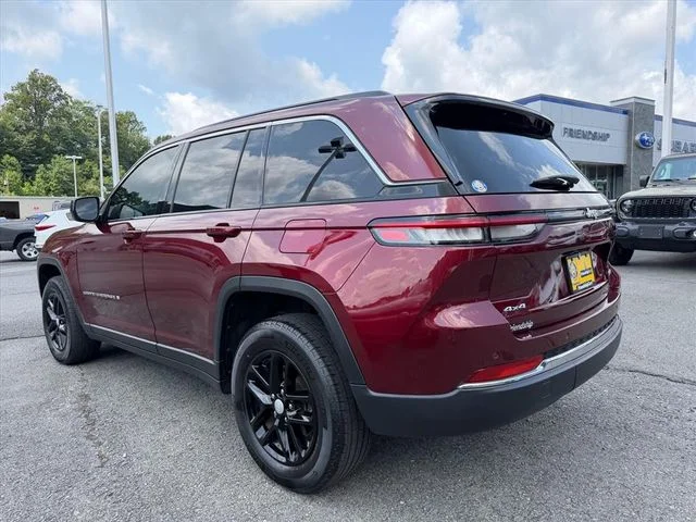 Used 2024 Red Jeep Laredo X image 5