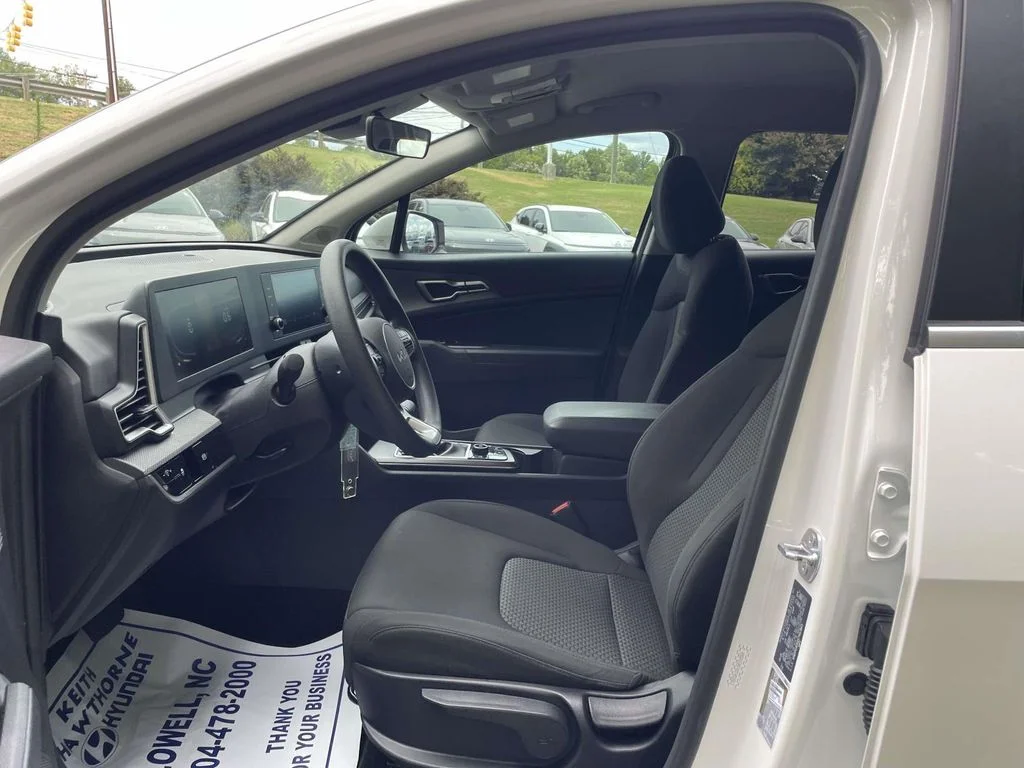 Used 2025 White Kia LX image 15