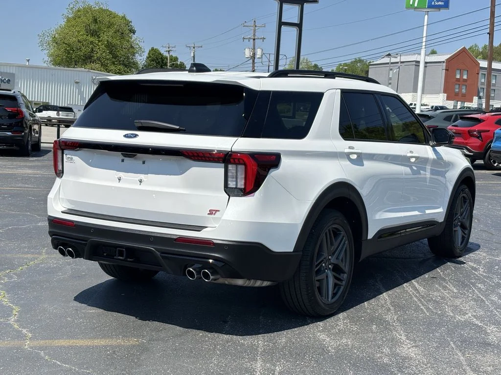 Used 2025 White Ford ST image 7