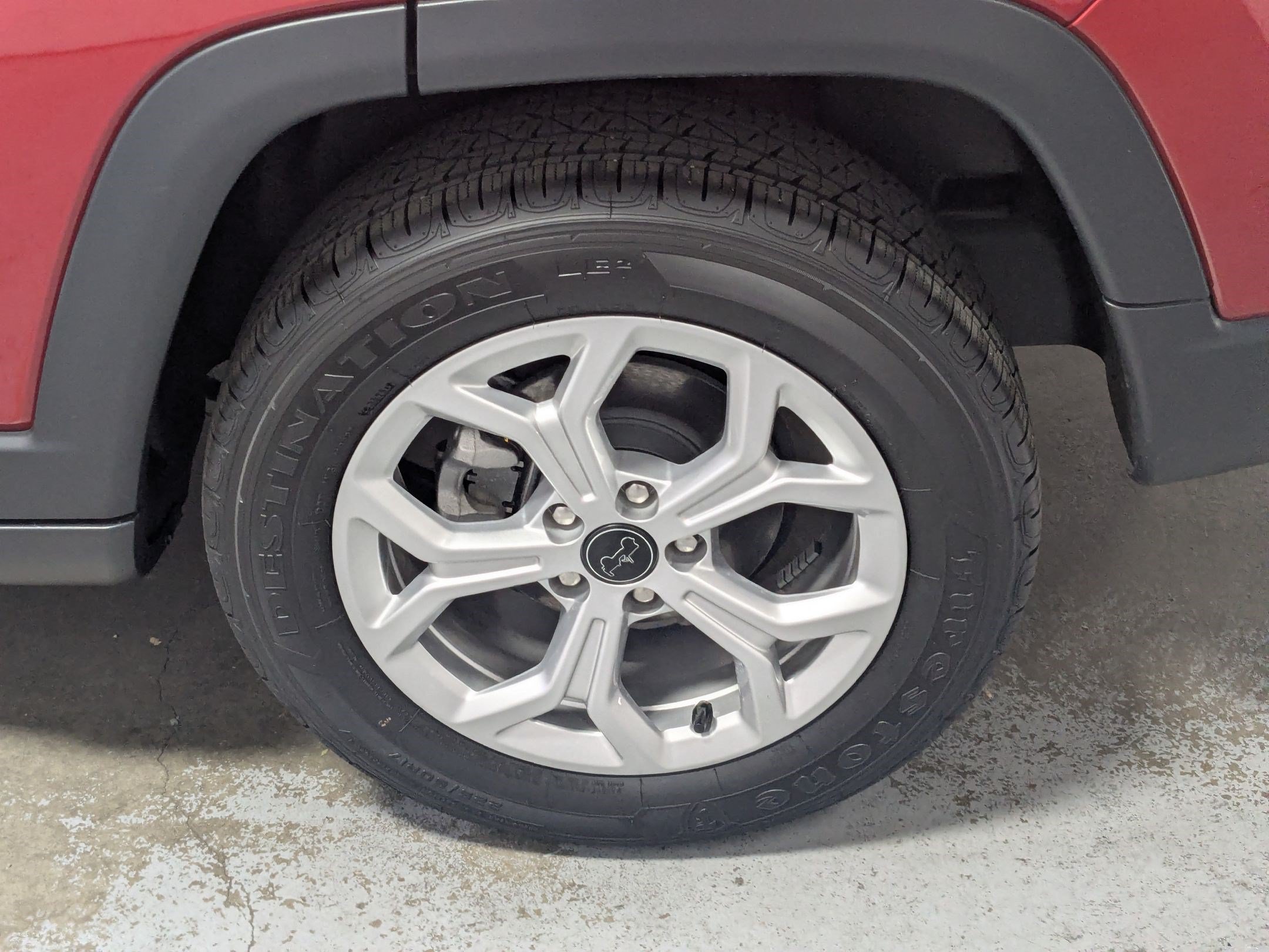 New 2026 Red Hot Pearl-Coat Exterior Paint Jeep Latitude image 17