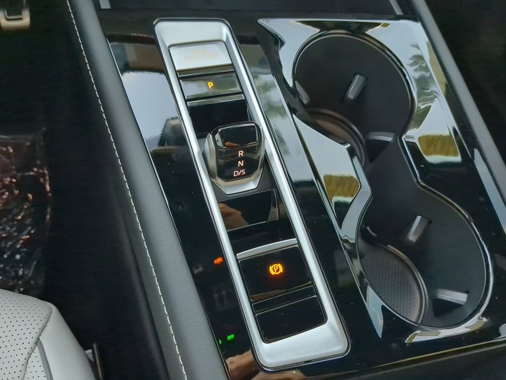 2026 Volkswagen Atlas Cross Sport SEL Premium R-LINE - Photo 28