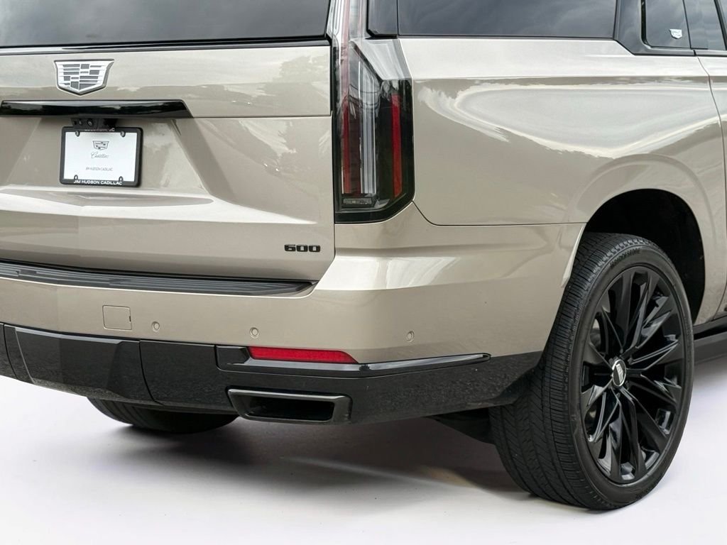 Used 2025  Cadillac Sport Platinum image 17