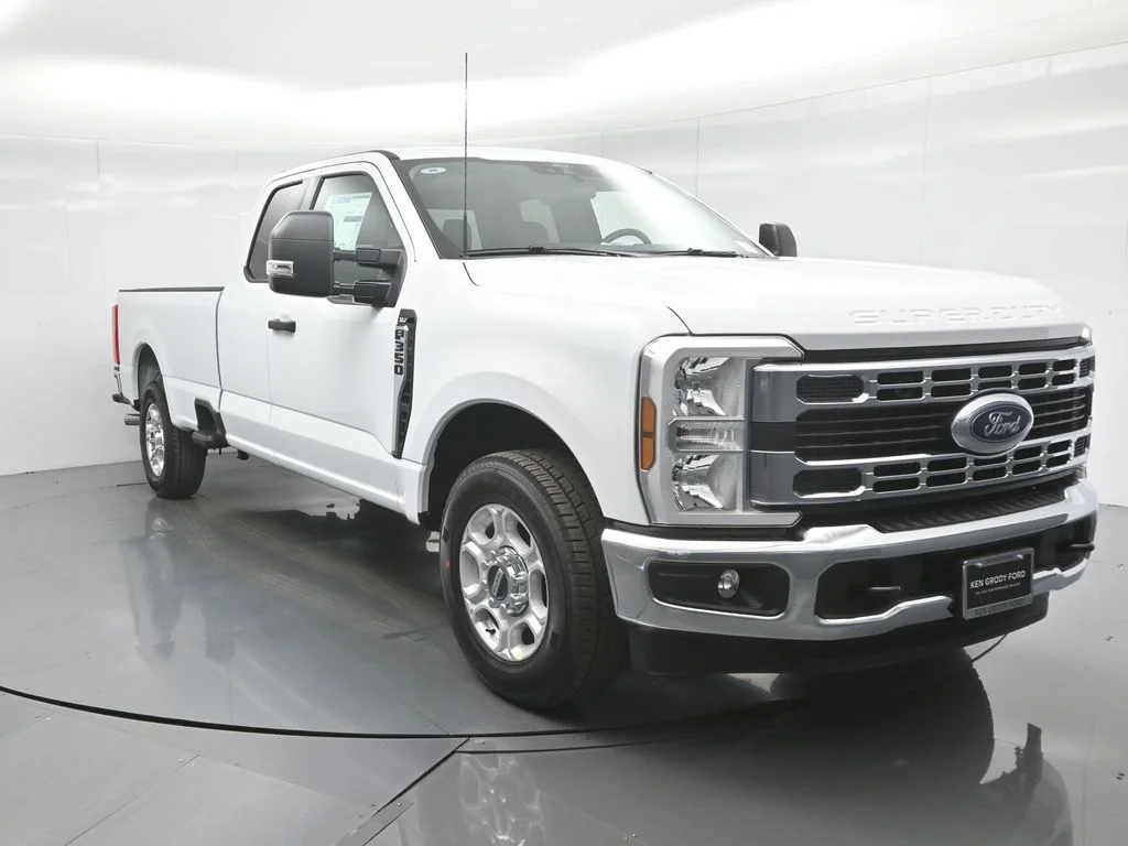 New 2026 Oxford White Ford XLT image 51