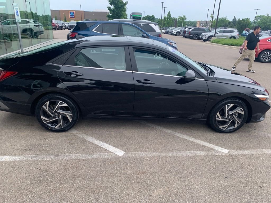 2024 Hyundai Elantra Limited - Photo 6