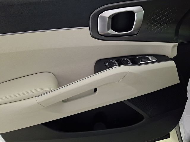 Used 2021 White Kia S image 14