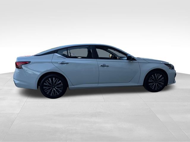 Used 2025 White Nissan SV FWD image 6