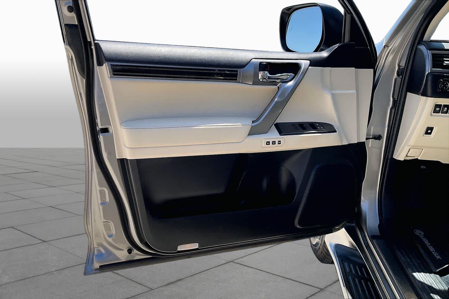 Used 2023 Atomic Silver Lexus Premium image 22