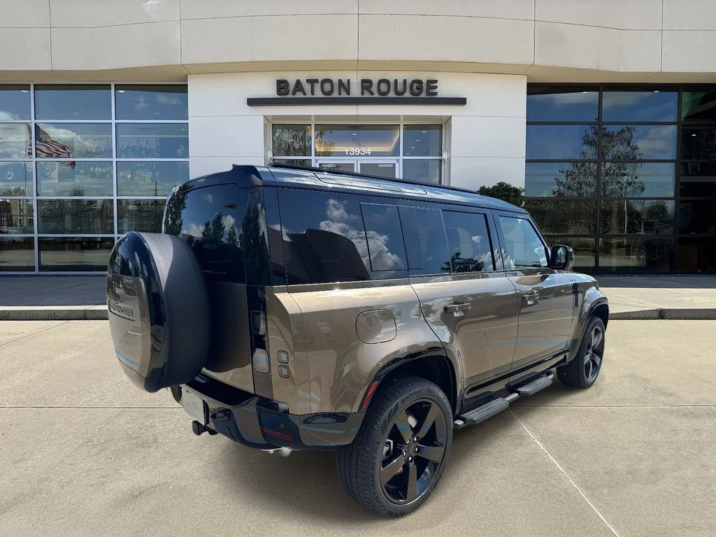 New  Gray Land Rover X-Dynamic SE image 3