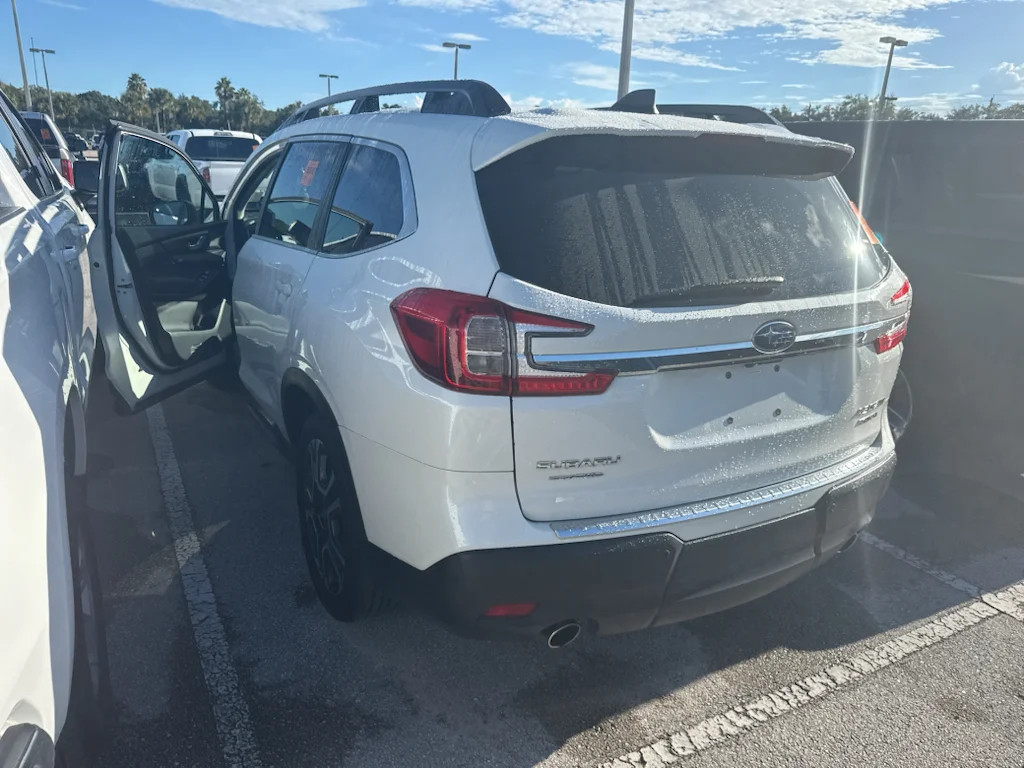 Used 2023 Crystal White Pearl Subaru Limited image 3