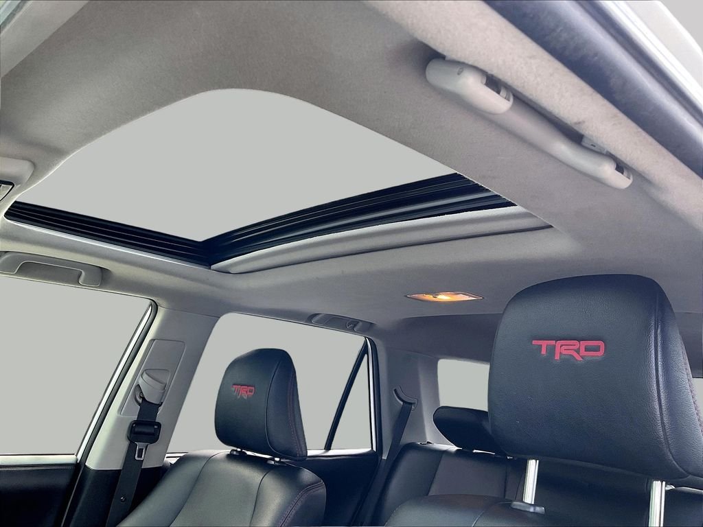 Used 2019 White Toyota SR5 image 7