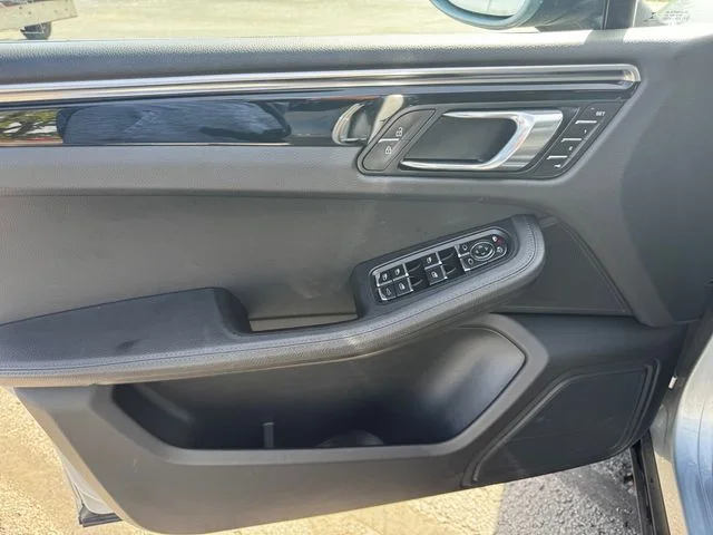 2021 Porsche Macan S - Photo 21