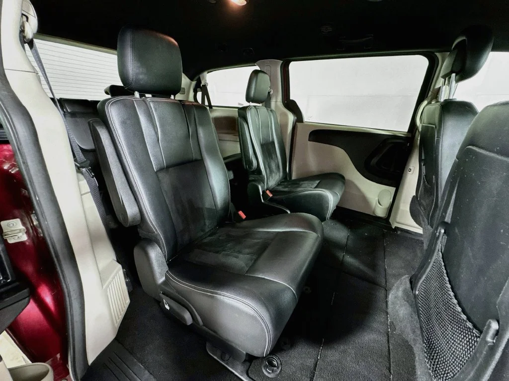 Used 2017 Red Dodge SXT image 33