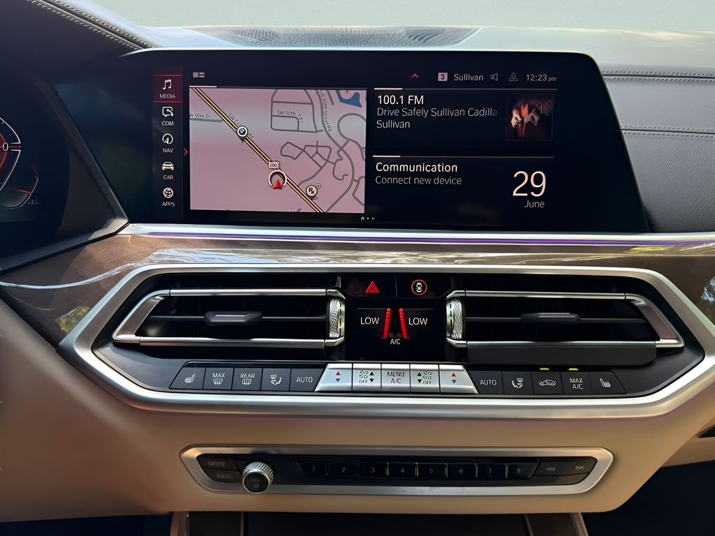 Used 2022 White BMW xDrive40i image 19