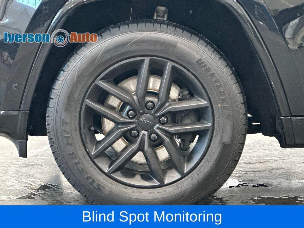 Used 2020 Diamond Black Crystal Pearlcoat Jeep Overland image 11