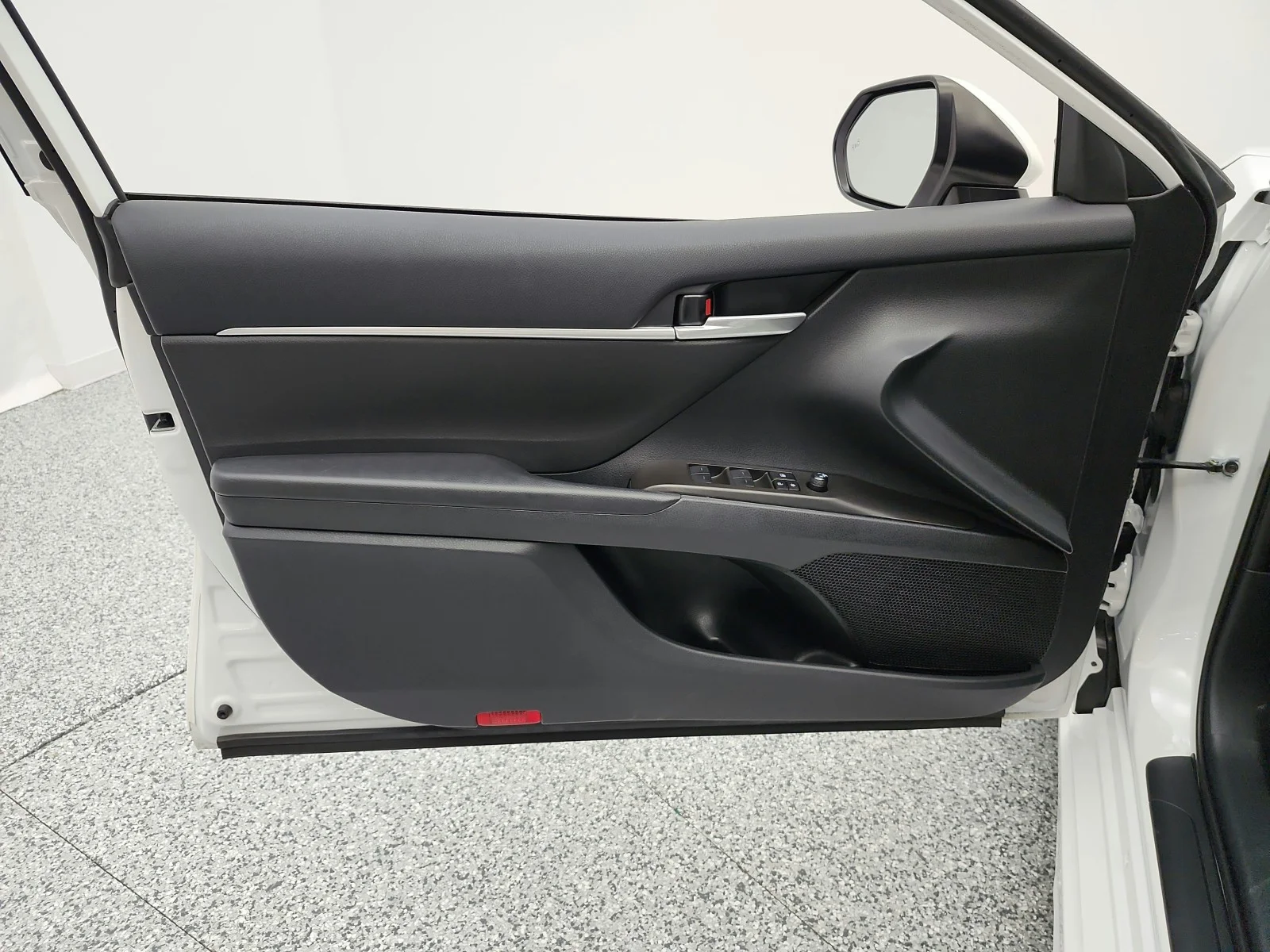 Used 2023 Ice Cap Toyota SE image 12
