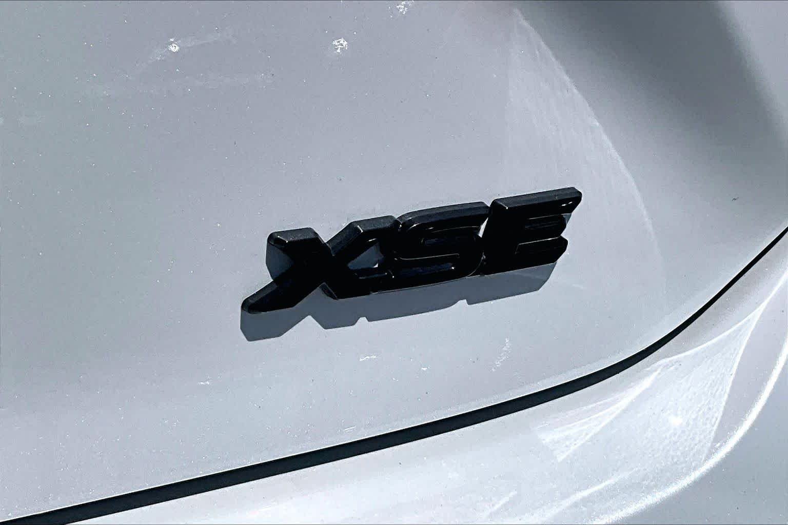 Used 2026 Wind Chill Pearl Toyota XSE image 9