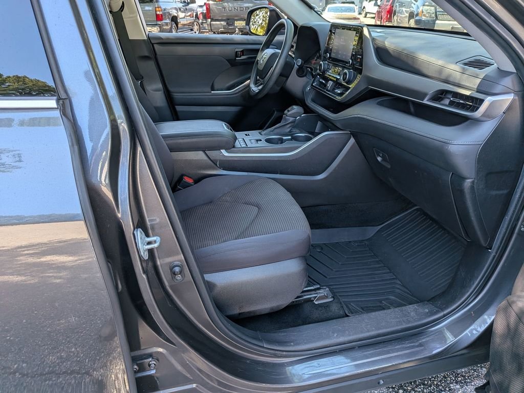 Used 2022 Gray Toyota L image 27