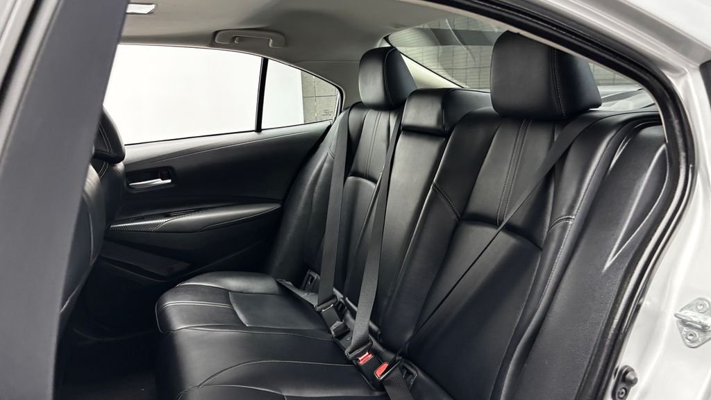 Used 2020 Silver Toyota XLE image 33