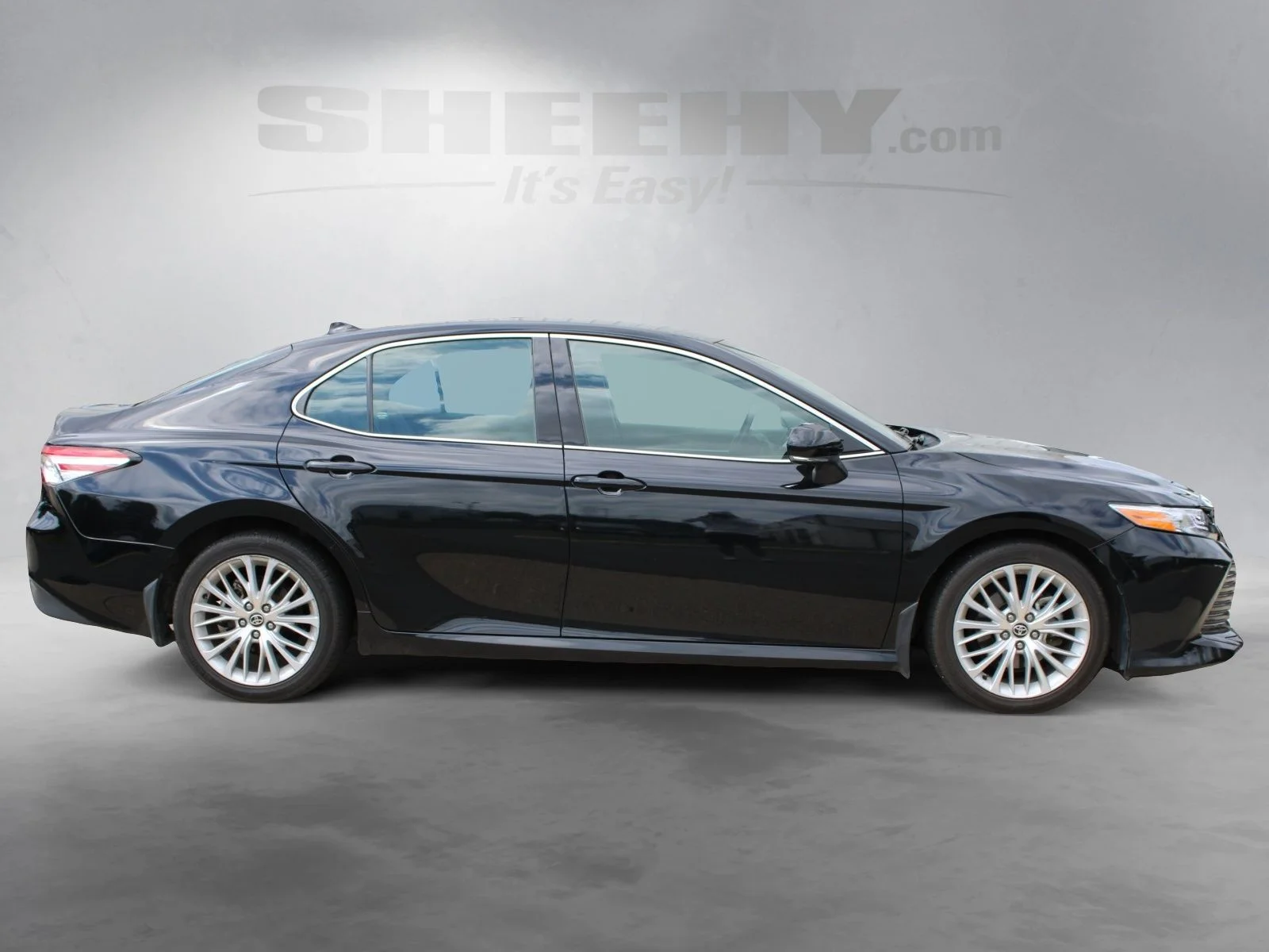 Used 2020 Black Toyota XLE image 5