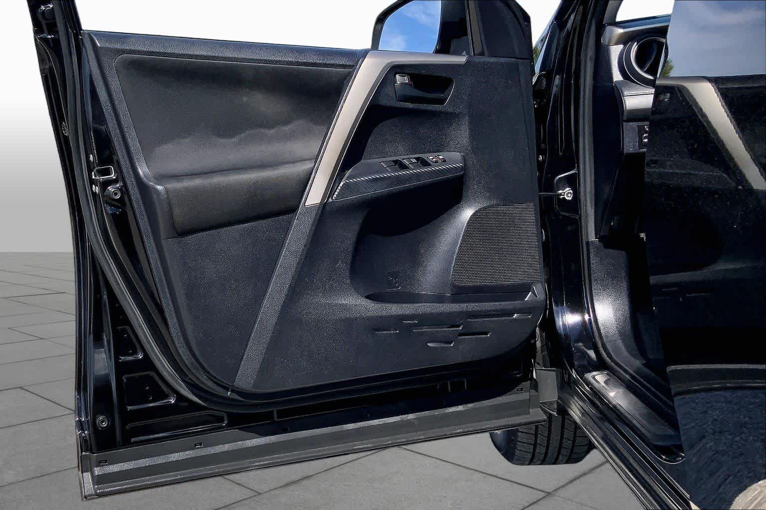 Used 2015 Black Toyota LE image 21