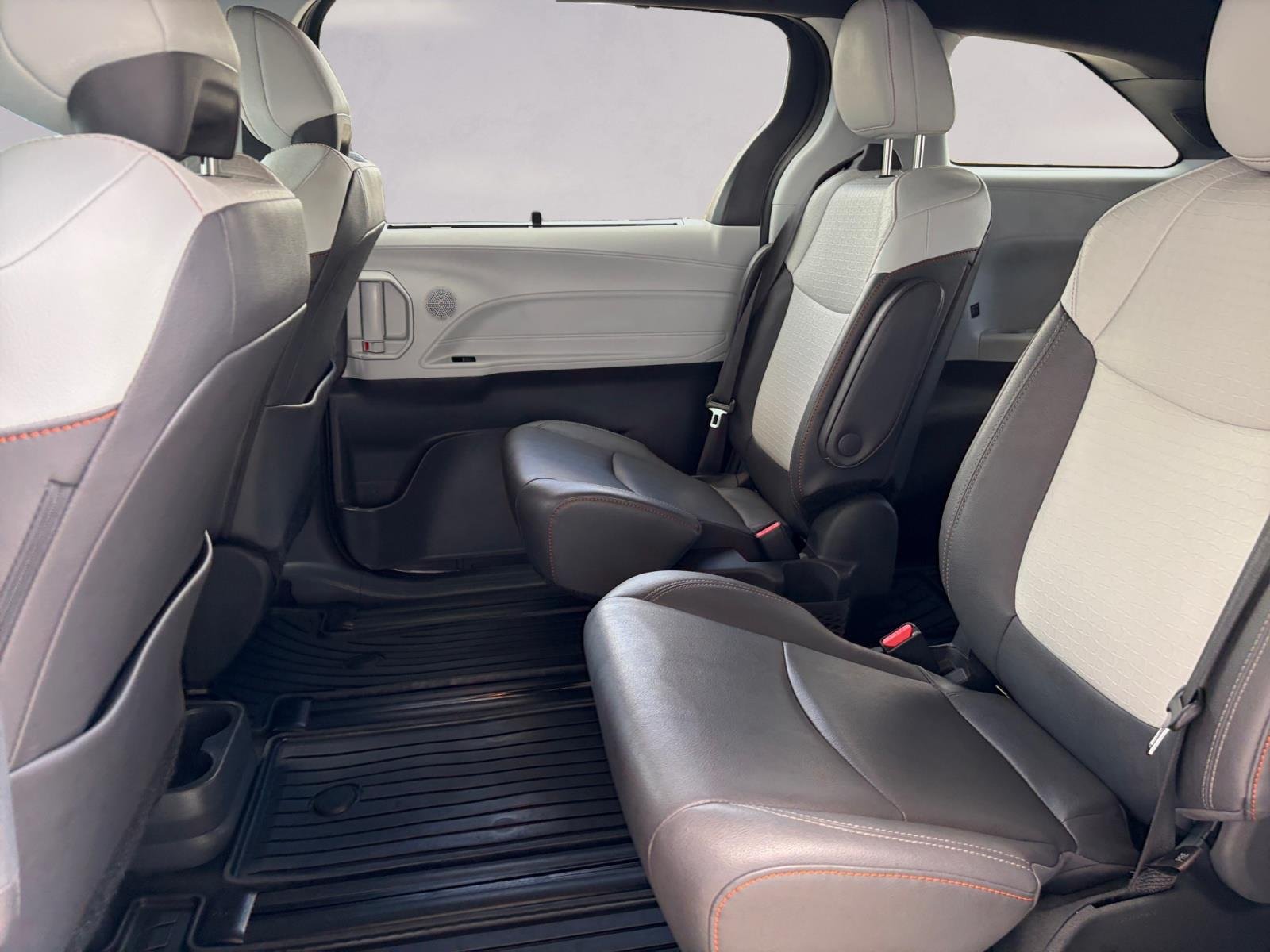 2024 Toyota Sienna XSE - Photo 13
