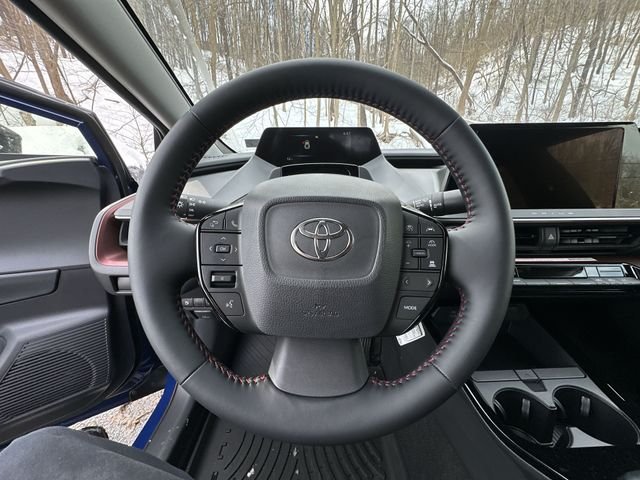 2026 Toyota Prius Plug-in Hybrid SE - Photo 13