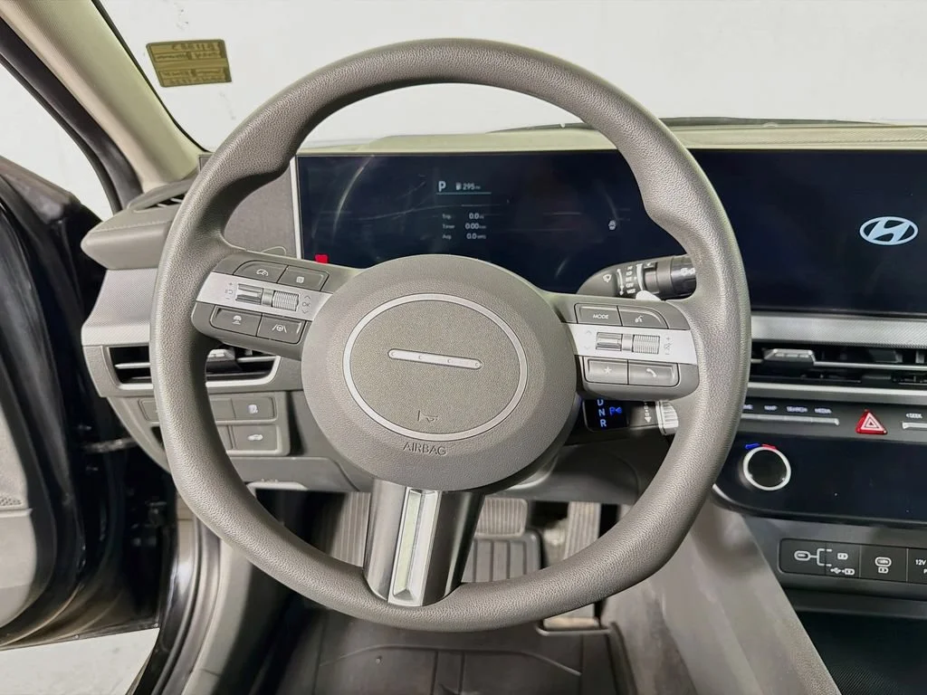Used 2024 Black Hyundai SEL image 13