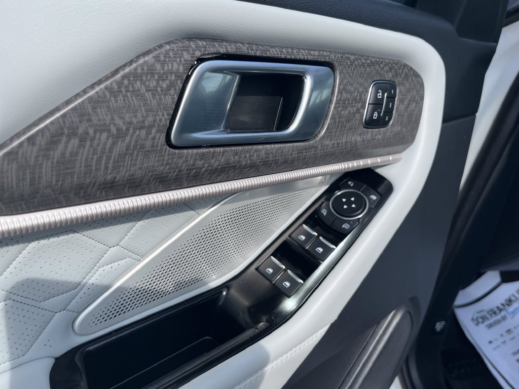 Used 2025 White Ford Platinum image 10
