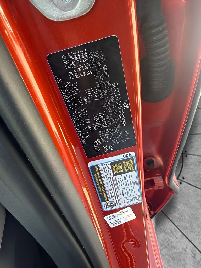 Used 2023 Red Kia Wind image 29