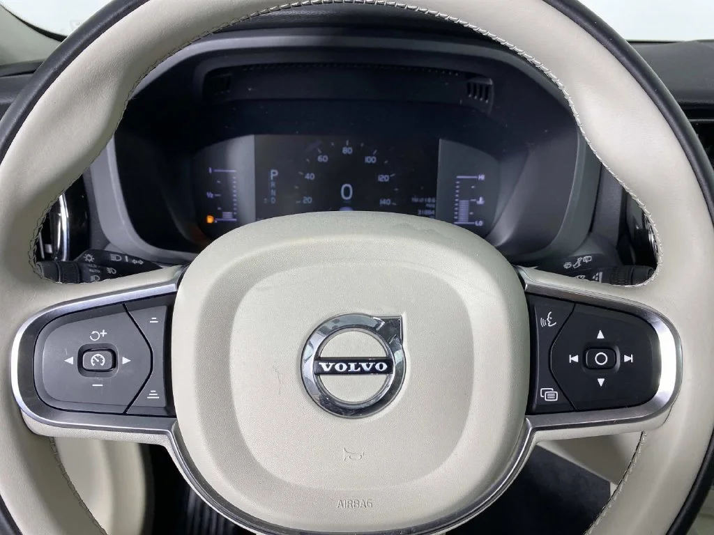 Used 2019 Bright Silver Metallic Volvo T5 Momentum image 14