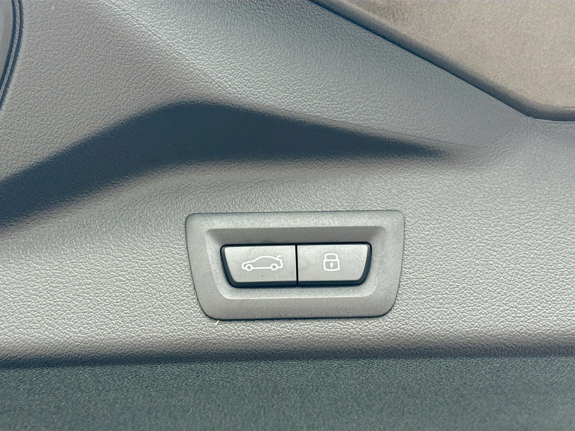 New 2026 Manhattan Green Metallic BMW xDrive40i image 14