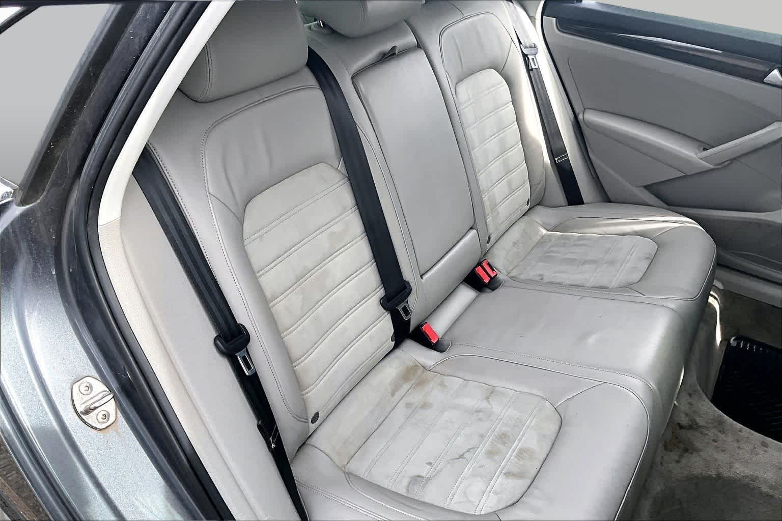 Used 2015 Platinum Gray Metallic Volkswagen 2.0L TDI SEL Premium image 17