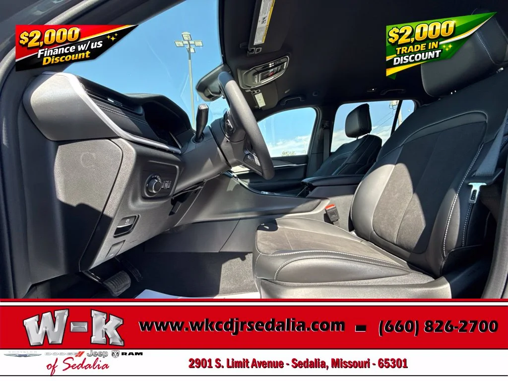 New 2027 Gray Jeep Altitude image 17