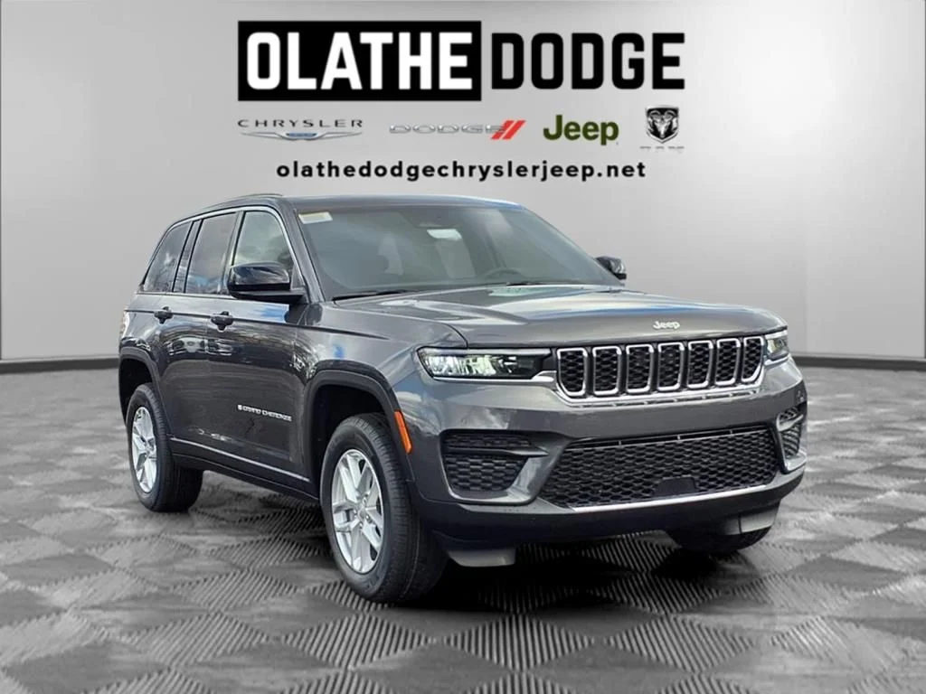 New 2025 Baltic Gray Metallic Clear-Coat Exterior Paint Jeep Laredo image 30