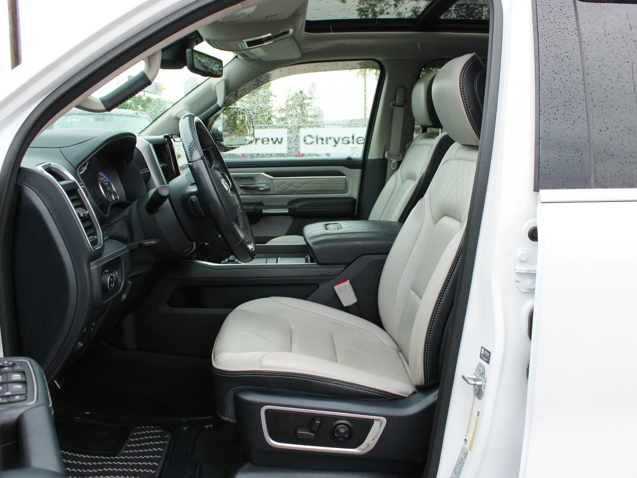 Certified Used 2022 White RAM Limited * No Accidents | HEMI V8 | Trailer Tow | Adaptive Cruise | Apple CarPlay | Bedliner image 3