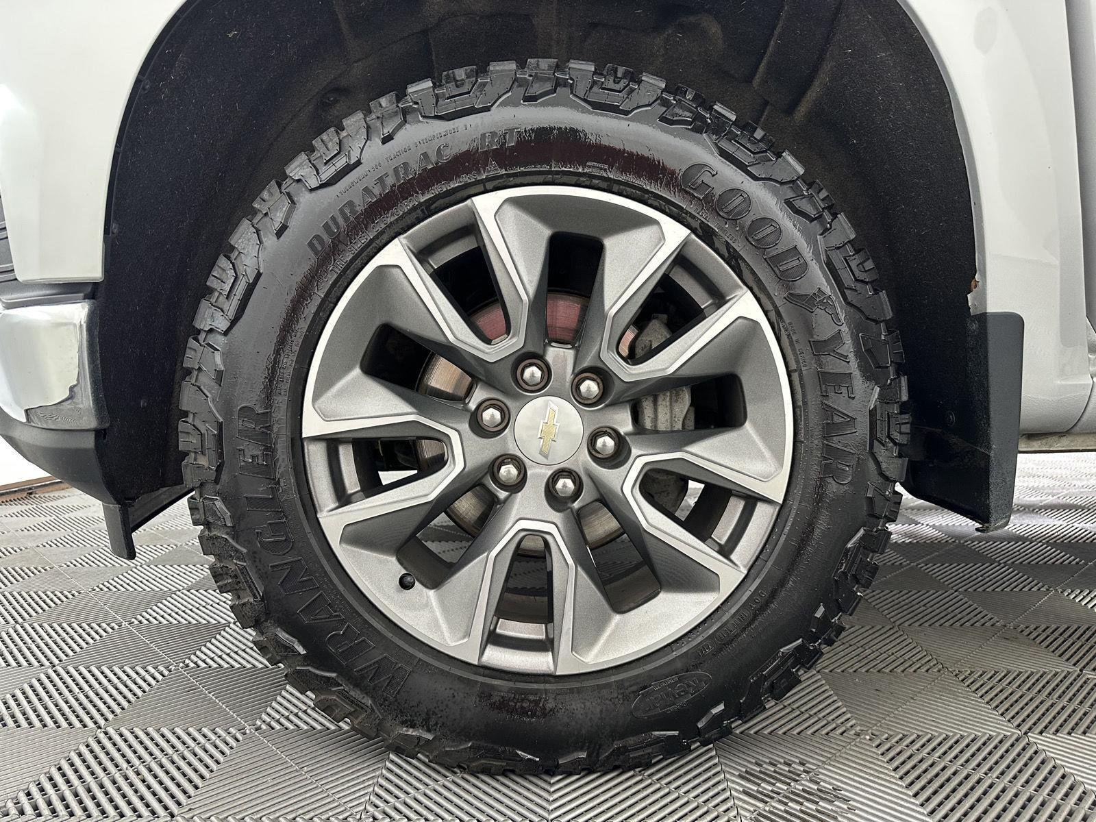Used 2021 Silver Ice Metallic Chevrolet LT image 33