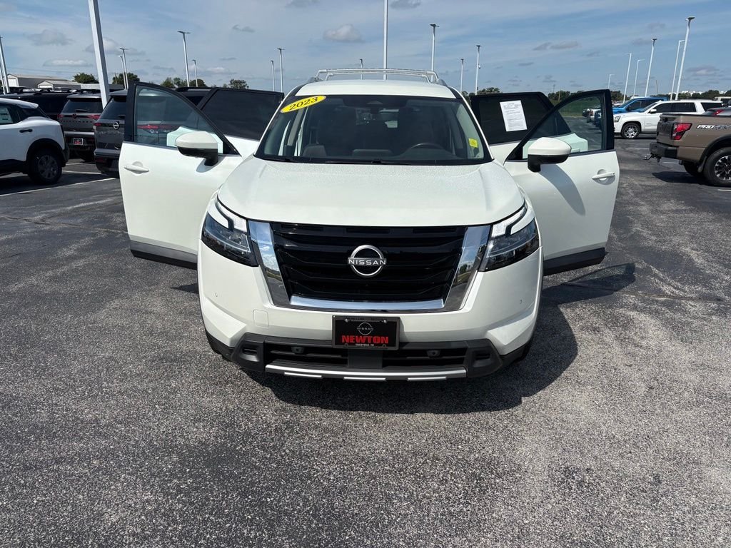 Used 2023 White Nissan SL image 39