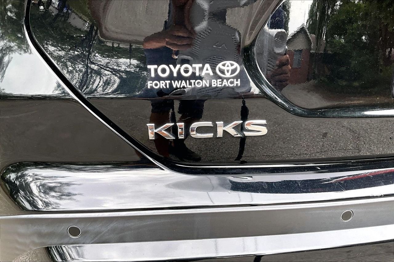 Used 2022 Black Nissan S image 26