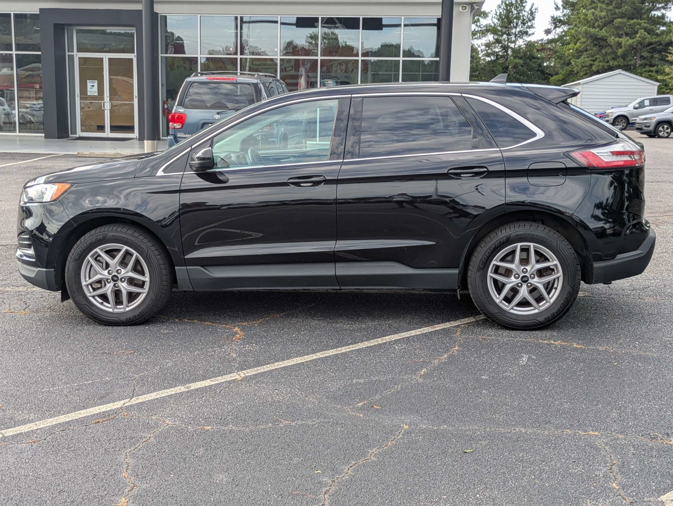 Used 2024 Black Ford SEL image 6