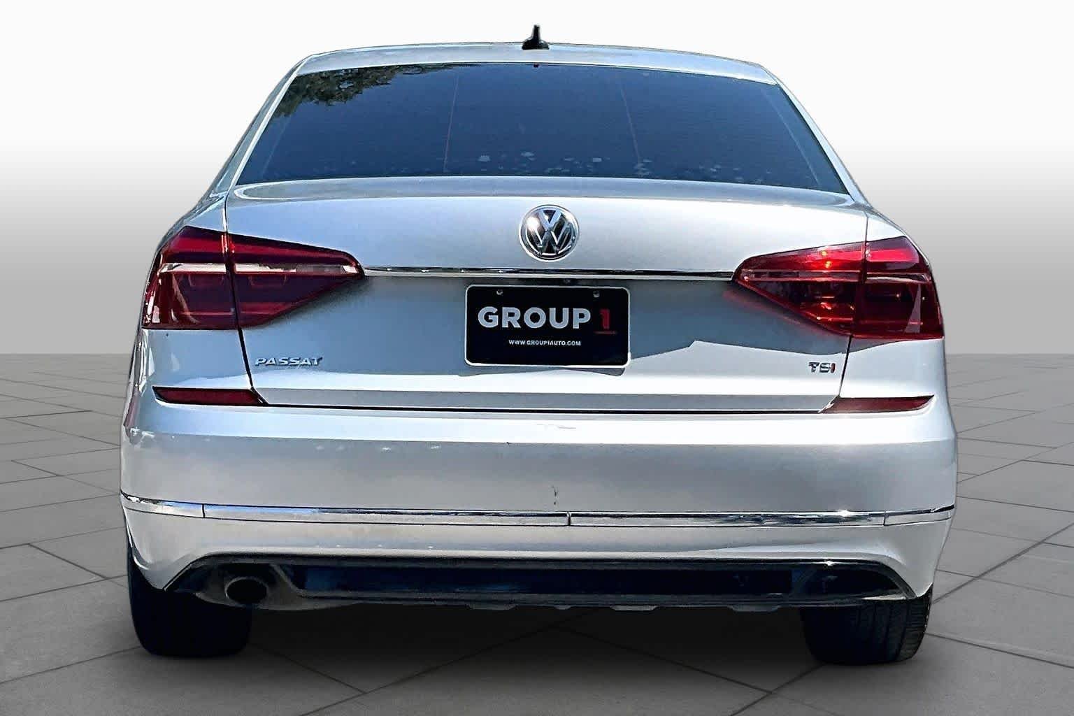Pre-Owned 2017 Volkswagen Passat R-Line W/Comfort Pkg
