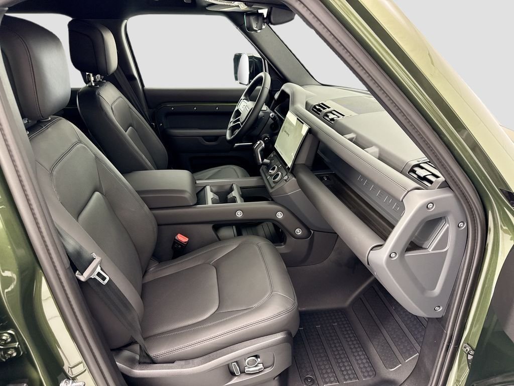 New 2026 Woolstone Green Land Rover X-Dynamic SE image 19